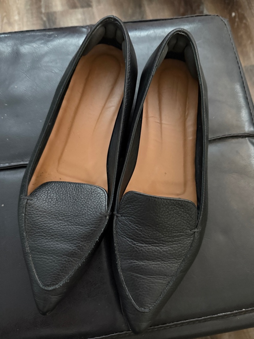 Flattered Black Pointed-Toe Leather Flats 40